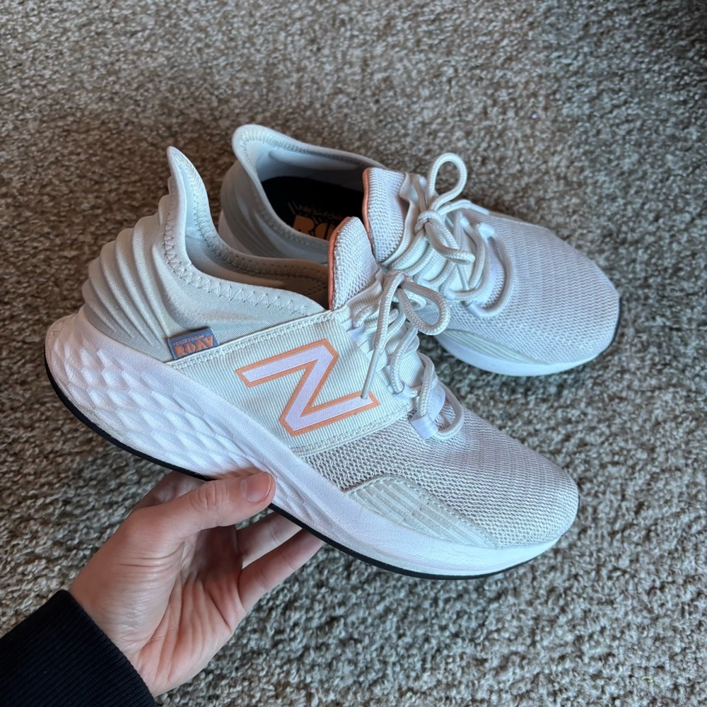 WOMENS NEW BALANCE SNEAKERS
